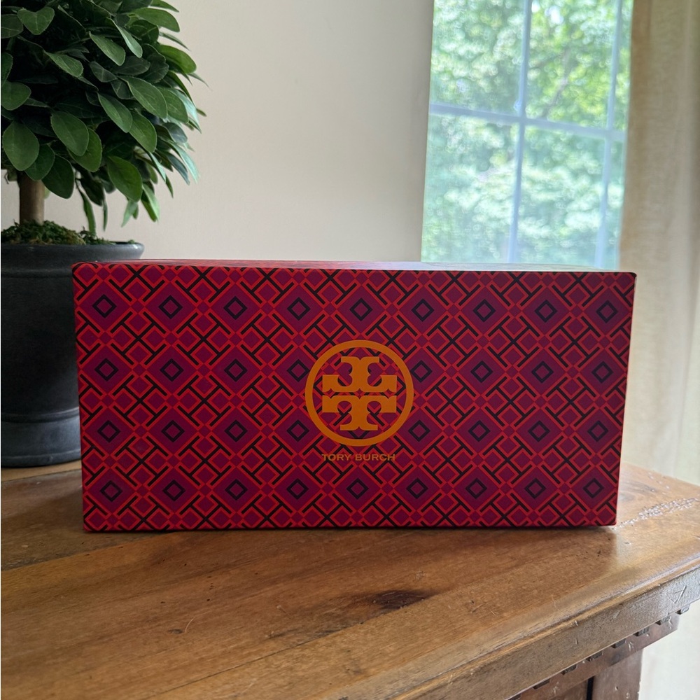 NEW in box never worn Tory Burch Tan and Brown Flip Flops